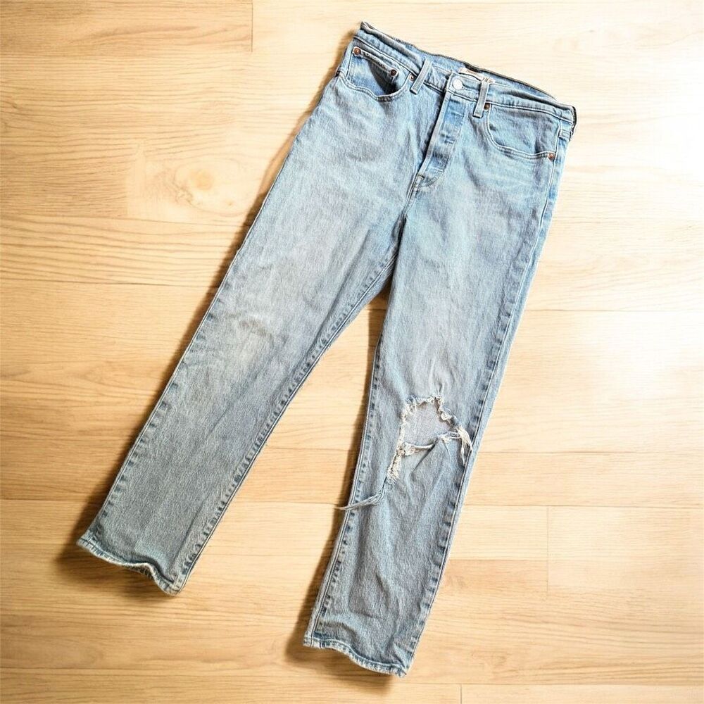 Levi’s Blue Medium Wash Denim Wedgie Jeans 30” Straight Button Fly